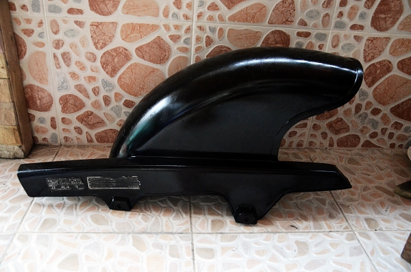 ขายบังโคลน หลัง cbr400 เเท้ครับ