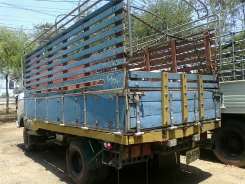 HINO KM310 รถห้าง เครื่อง 110 แรงม้า  ซัซซีสวย ยางดี 190,000