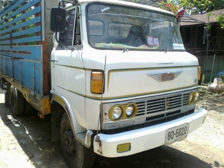 HINO KM310 รถห้าง เครื่อง 110 แรงม้า  ซัซซีสวย ยางดี 190,000