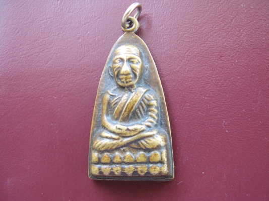 ให้เช่าหลวงปู่ทวด วัดช้างไห้ หน้าเตารีด ราคา 25,000 บาท