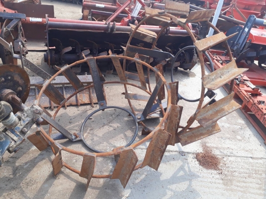 ขายจ้า อีเซกิTS2810 แถมอุปกรณ์ 3 ชิ้น ผาน คาด ล้อเหล็ก