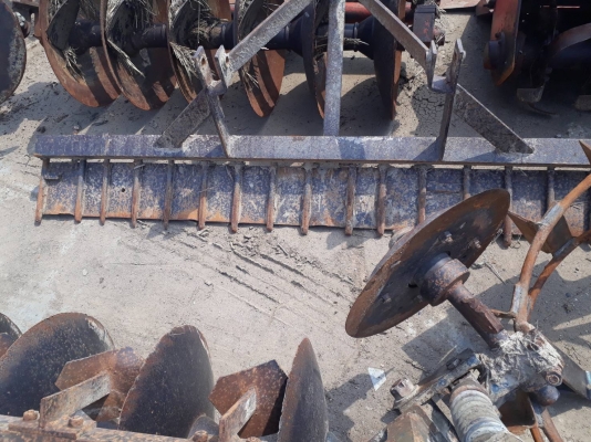 ขายจ้า อีเซกิTS2810 แถมอุปกรณ์ 3 ชิ้น ผาน คาด ล้อเหล็ก