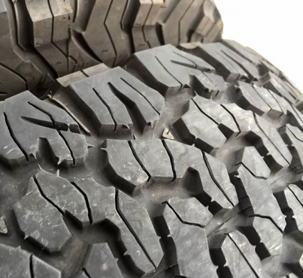 ขายBF All-Terrain ko2 265x75x16 ดอกหนวดสะพานยางเต็มๆทุกเส้น  ปี16 สภาพใหม่