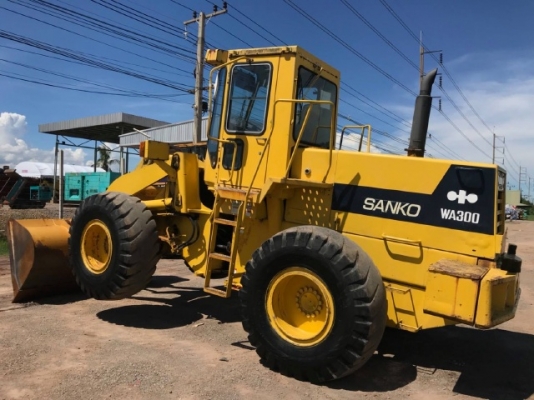 ขายรถตักล้อยาง KOMATSU WA300-1 รถนอกนำเข้าเองจากญี่ปุ่น สภาพสวยพร้อมใช้งาน มีVDOการทำงานครับ ขายรถตักล้อยาง KOMATSU WA300-1 รถนอกนำเข้าเองจากญี่ปุ่น สภาพสวยพร้อมใช้งาน มีVDOการทำงานครับ