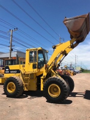 ขายรถตักล้อยาง KOMATSU WA300-1 รถนอกนำเข้าเองจากญี่ปุ่น สภาพสวยพร้อมใช้งาน มีVDOการทำงานครับ ขายรถตักล้อยาง KOMATSU WA300-1 รถนอกนำเข้าเองจากญี่ปุ่น สภาพสวยพร้อมใช้งาน มีVDOการทำงานครับ