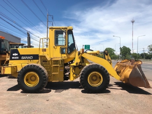 ขายรถตักล้อยาง KOMATSU WA300-1 รถนอกนำเข้าเองจากญี่ปุ่น สภาพสวยพร้อมใช้งาน มีVDOการทำงานครับ ขายรถตักล้อยาง KOMATSU WA300-1 รถนอกนำเข้าเองจากญี่ปุ่น สภาพสวยพร้อมใช้งาน มีVDOการทำงานครับ