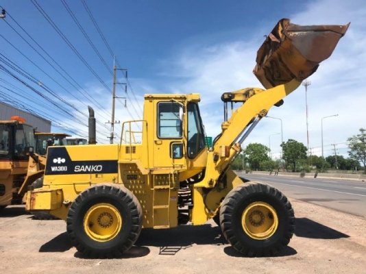 ขายรถตักล้อยาง KOMATSU WA300-1 รถนอกนำเข้าเองจากญี่ปุ่น สภาพสวยพร้อมใช้งาน มีVDOการทำงานครับ ขายรถตักล้อยาง KOMATSU WA300-1 รถนอกนำเข้าเองจากญี่ปุ่น สภาพสวยพร้อมใช้งาน มีVDOการทำงานครับ
