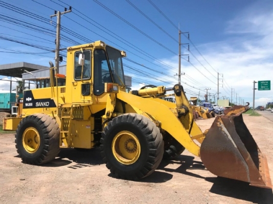 ขายรถตักล้อยาง KOMATSU WA300-1 รถนอกนำเข้าเองจากญี่ปุ่น สภาพสวยพร้อมใช้งาน มีVDOการทำงานครับ ขายรถตักล้อยาง KOMATSU WA300-1 รถนอกนำเข้าเองจากญี่ปุ่น สภาพสวยพร้อมใช้งาน มีVDOการทำงานครับ