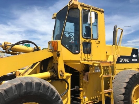 ขายรถตักล้อยาง KOMATSU WA300-1 รถนอกนำเข้าเองจากญี่ปุ่น สภาพสวยพร้อมใช้งาน มีVDOการทำงานครับ ขายรถตักล้อยาง KOMATSU WA300-1 รถนอกนำเข้าเองจากญี่ปุ่น สภาพสวยพร้อมใช้งาน มีVDOการทำงานครับ