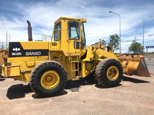 ขายรถตักล้อยาง KOMATSU WA300-1 รถนอกนำเข้าเองจากญี่ปุ่น สภาพสวยพร้อมใช้งาน มีVDOการทำงานครับ ขายรถตักล้อยาง KOMATSU WA300-1 รถนอกนำเข้าเองจากญี่ปุ่น สภาพสวยพร้อมใช้งาน มีVDOการทำงานครับ
