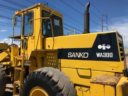 ขายรถตักล้อยาง KOMATSU WA300-1 รถนอกนำเข้าเองจากญี่ปุ่น สภาพสวยพร้อมใช้งาน มีVDOการทำงานครับ ขายรถตักล้อยาง KOMATSU WA300-1 รถนอกนำเข้าเองจากญี่ปุ่น สภาพสวยพร้อมใช้งาน มีVDOการทำงานครับ