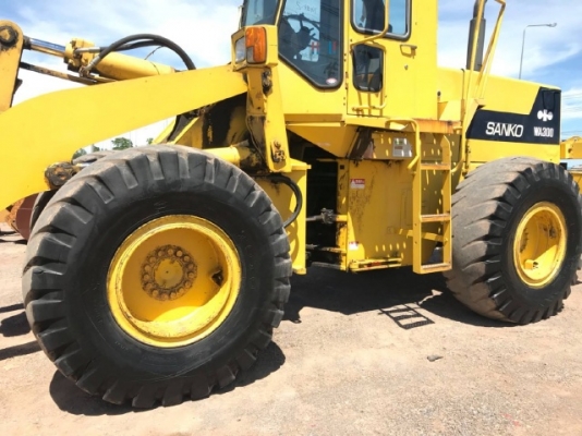 ขายรถตักล้อยาง KOMATSU WA300-1 รถนอกนำเข้าเองจากญี่ปุ่น สภาพสวยพร้อมใช้งาน มีVDOการทำงานครับ ขายรถตักล้อยาง KOMATSU WA300-1 รถนอกนำเข้าเองจากญี่ปุ่น สภาพสวยพร้อมใช้งาน มีVDOการทำงานครับ
