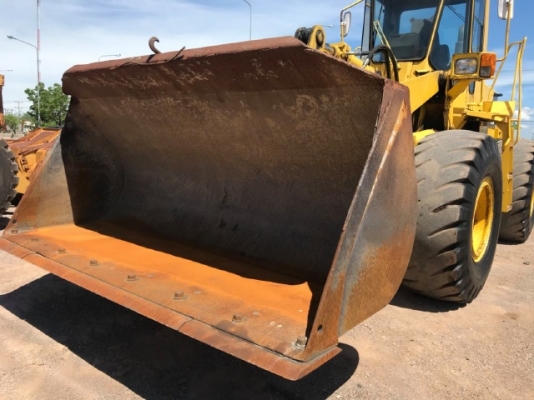 ขายรถตักล้อยาง KOMATSU WA300-1 รถนอกนำเข้าเองจากญี่ปุ่น สภาพสวยพร้อมใช้งาน มีVDOการทำงานครับ ขายรถตักล้อยาง KOMATSU WA300-1 รถนอกนำเข้าเองจากญี่ปุ่น สภาพสวยพร้อมใช้งาน มีVDOการทำงานครับ