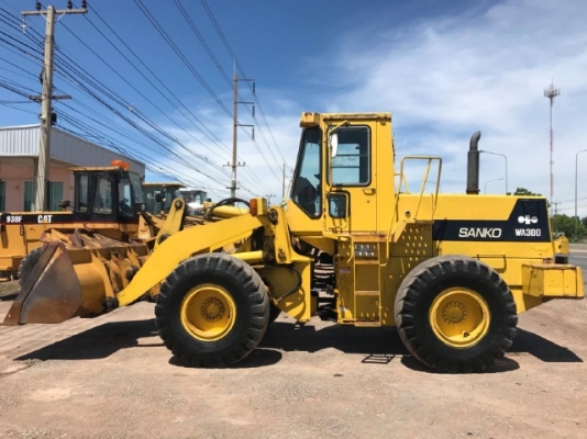 ขายรถตักล้อยาง KOMATSU WA300-1 รถนอกนำเข้าเองจากญี่ปุ่น สภาพสวยพร้อมใช้งาน มีVDOการทำงานครับ ขายรถตักล้อยาง KOMATSU WA300-1 รถนอกนำเข้าเองจากญี่ปุ่น สภาพสวยพร้อมใช้งาน มีVDOการทำงานครับ