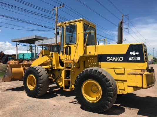 ขายรถตักล้อยาง KOMATSU WA300-1 รถนอกนำเข้าเองจากญี่ปุ่น สภาพสวยพร้อมใช้งาน มีVDOการทำงานครับ ขายรถตักล้อยาง KOMATSU WA300-1 รถนอกนำเข้าเองจากญี่ปุ่น สภาพสวยพร้อมใช้งาน มีVDOการทำงานครับ