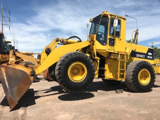 ขายรถตักล้อยาง KOMATSU WA300-1 รถนอกนำเข้าเองจากญี่ปุ่น สภาพสวยพร้อมใช้งาน มีVDOการทำงานครับ ขายรถตักล้อยาง KOMATSU WA300-1 รถนอกนำเข้าเองจากญี่ปุ่น สภาพสวยพร้อมใช้งาน มีVDOการทำงานครับ