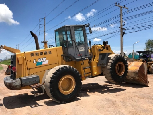 ขายรถตักล้อยาง TCM L32-2 รถนอกนำเข้าเองจากญี่ปุ่น สภาพสวยพร้อมใช้งาน มีVDOการทำงานครับ