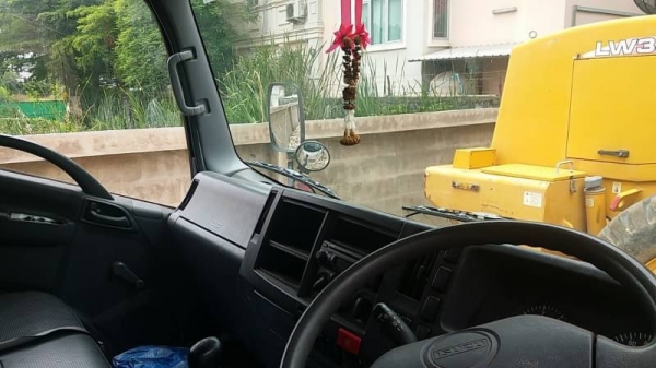 ขาย 795,000 รถ 6 ล้อตู้แห้ง ISUZU หัวตึก 175 แรง ปี 57 ตู้แห้งภายในตู้แต่งเป็นรถเซอร์วิส หัวบางยางดี คัชซีสวย  รถอยู่ กทม. 090-772-3710 090-772-3708