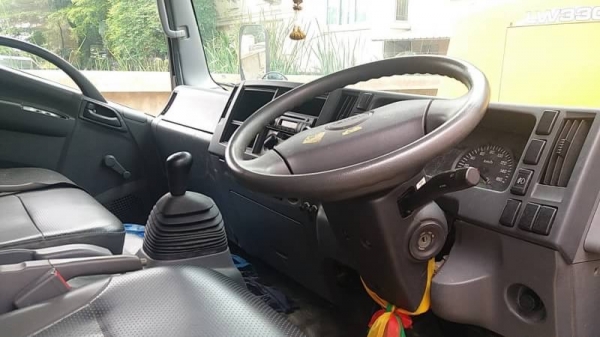 ขาย 795,000 รถ 6 ล้อตู้แห้ง ISUZU หัวตึก 175 แรง ปี 57 ตู้แห้งภายในตู้แต่งเป็นรถเซอร์วิส หัวบางยางดี คัชซีสวย  รถอยู่ กทม. 090-772-3710 090-772-3708