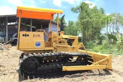 ต้องการขายรถแทร็กเตอร์D2-5PL ซื้อมาดันบ่อกุ้งไม่ค่อยได้ใช้ เปลี่ยนใบมีดใหม่ โซ่ใหม่ ลอลเลอร์ใหม่ เฟืองใหม่ ล้อนำเก่าญี่ปุ่น เครื่องดีไม่มีไอ หม้อน้ำทะลวงใหม่ ระบบเลี้ยวดีมาก เกียร์เดินหน้าถอยหลังดี เชคถ่ายน้ำมันพร้อมใช้งาน ราคาต่อรองคุยกันได้ โทร061661302