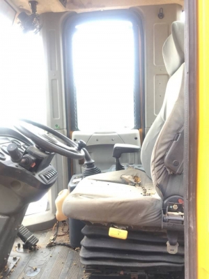 ขาย 1,070,000 รถตักล้อยาง XCMG LW 330K 2,500 ชม. รถสวยเหมือนใหม่ เอกสารเล่มทะเบียน แขนยาว รถสวยพร้อมใช้เอกสารพร้อมโอน รถอยู่ กทม. 090-772-3710 090-772-3708