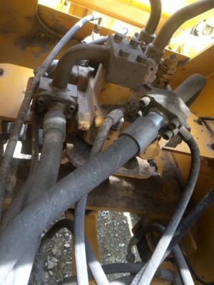 ขาย 1,070,000 รถตักล้อยาง XCMG LW 330K 2,500 ชม. รถสวยเหมือนใหม่ เอกสารเล่มทะเบียน แขนยาว รถสวยพร้อมใช้เอกสารพร้อมโอน รถอยู่ กทม. 090-772-3710 090-772-3708