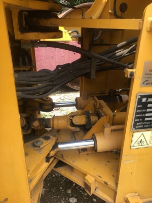 ขาย 1,070,000 รถตักล้อยาง XCMG LW 330K 2,500 ชม. รถสวยเหมือนใหม่ เอกสารเล่มทะเบียน แขนยาว รถสวยพร้อมใช้เอกสารพร้อมโอน รถอยู่ กทม. 090-772-3710 090-772-3708