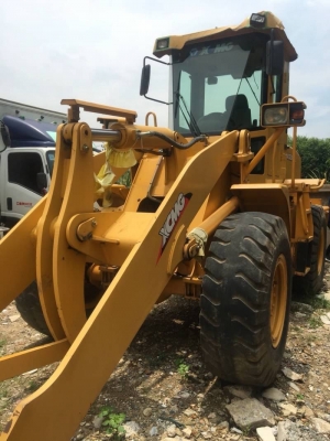 ขาย 1,070,000 รถตักล้อยาง XCMG LW 330K 2,500 ชม. รถสวยเหมือนใหม่ เอกสารเล่มทะเบียน แขนยาว รถสวยพร้อมใช้เอกสารพร้อมโอน รถอยู่ กทม. 090-772-3710 090-772-3708