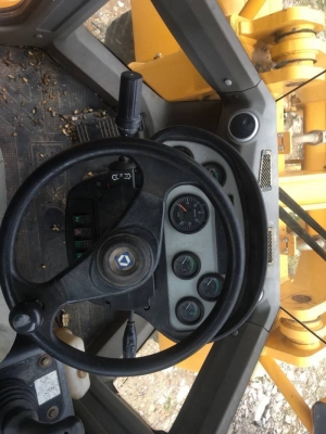 ขาย 1,070,000 รถตักล้อยาง XCMG LW 330K 2,500 ชม. รถสวยเหมือนใหม่ เอกสารเล่มทะเบียน แขนยาว รถสวยพร้อมใช้เอกสารพร้อมโอน รถอยู่ กทม. 090-772-3710 090-772-3708