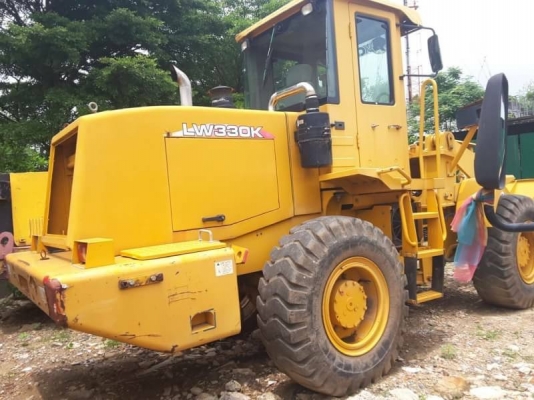 ขาย 1,070,000 รถตักล้อยาง XCMG LW 330K 2,500 ชม. รถสวยเหมือนใหม่ เอกสารเล่มทะเบียน แขนยาว รถสวยพร้อมใช้เอกสารพร้อมโอน รถอยู่ กทม. 090-772-3710 090-772-3708
