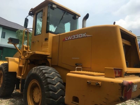 ขาย 1,070,000 รถตักล้อยาง XCMG LW 330K 2,500 ชม. รถสวยเหมือนใหม่ เอกสารเล่มทะเบียน แขนยาว รถสวยพร้อมใช้เอกสารพร้อมโอน รถอยู่ กทม. 090-772-3710 090-772-3708