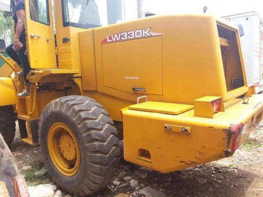 ขาย 1,070,000 รถตักล้อยาง XCMG LW 330K 2,500 ชม. รถสวยเหมือนใหม่ เอกสารเล่มทะเบียน แขนยาว รถสวยพร้อมใช้เอกสารพร้อมโอน รถอยู่ กทม. 090-772-3710 090-772-3708