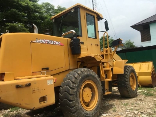 ขาย 1,070,000 รถตักล้อยาง XCMG LW 330K 2,500 ชม. รถสวยเหมือนใหม่ เอกสารเล่มทะเบียน แขนยาว รถสวยพร้อมใช้เอกสารพร้อมโอน รถอยู่ กทม. 090-772-3710 090-772-3708