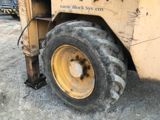 ขาย 295,000 รถตักหน้าขุดหลัง FOREDIL 4013C เครื่องดี เกียร์แรง ยางสวย ระบบพร้อมใช้ เอกสารชื่อขาย  รถอยู่  นครปฐม โทร 0610710295