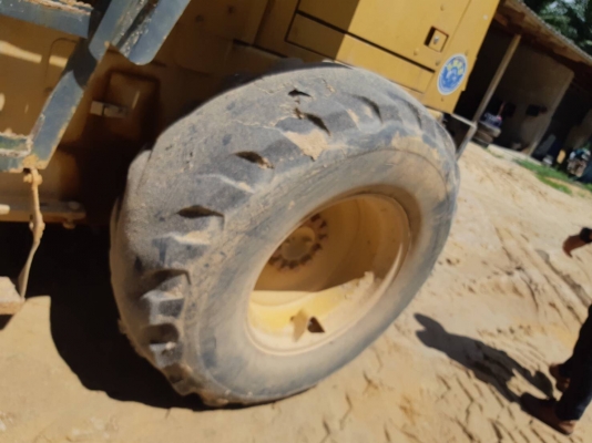 ขายรถตักล้อยาง KOMATSU WA100-3 มีเล่มทะเบียน สวยเดิมๆสนใจโทร 081-970-1072