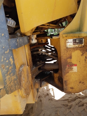 ขายรถตักล้อยาง KOMATSU WA100-3 มีเล่มทะเบียน สวยเดิมๆสนใจโทร 081-970-1072