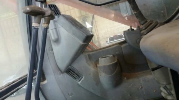 ขาย1,190,000 HITACHI ZX 200-1 ทำงาน 7,000 ชม. ไฟฟ้าครบ เครื่องดี ปั้มแรง เอวแน่น ช่วงล่างดี เอกสารแจ้งจำหน่าย รถพร้อมใช้ รถอยู่สระบุรี 092-595-6777 ญิ๋งยุ