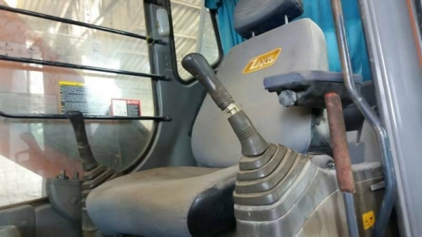 ขาย1,190,000 HITACHI ZX 200-1 ทำงาน 7,000 ชม. ไฟฟ้าครบ เครื่องดี ปั้มแรง เอวแน่น ช่วงล่างดี เอกสารแจ้งจำหน่าย รถพร้อมใช้ รถอยู่สระบุรี 092-595-6777 ญิ๋งยุ