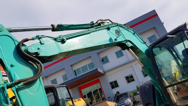 ขายรถแบคโฮ KOBELCO SK70SR-1ES มีผานดันหน้า มีไลน์หัวกระแทก ขายรถแบคโฮ KOBELCO SK70SR-1ES มีผานดันหน้า มีไลน์หัวกระแทก