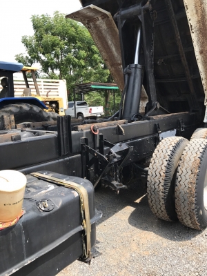 10 ล้อ 2 เพลา หลง 527M TF เครื่อง 240 แรง ปี 42 กระบะเหล็กดั้ม พร้อมใช้ 850,000