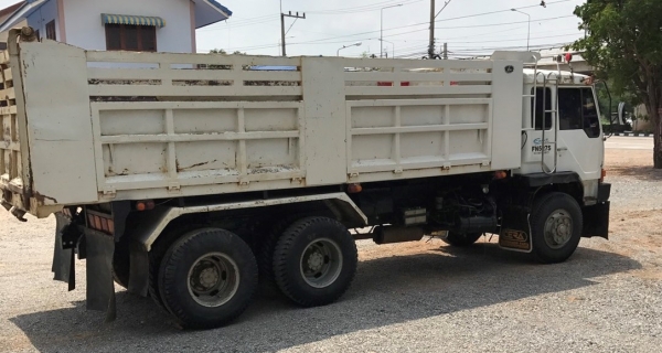 10 ล้อ 2 เพลา หลง 527M TF เครื่อง 240 แรง ปี 42 กระบะเหล็กดั้ม พร้อมใช้ 850,000