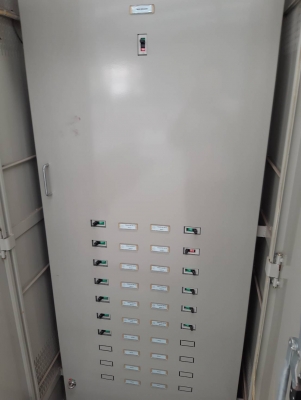 ตู้ไฟจำนวน25ใบ เมน200แอมป์ 250แอมป์ใบละ20,000บาท ตู้ไฟจำนวน25ใบ เมน200แอมป์ 250แอมป์ใบละ20,000บาท