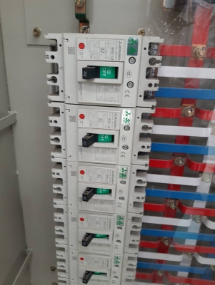 ตู้ไฟจำนวน25ใบ เมน200แอมป์ 250แอมป์ใบละ20,000บาท ตู้ไฟจำนวน25ใบ เมน200แอมป์ 250แอมป์ใบละ20,000บาท