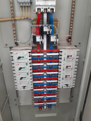 ตู้ไฟจำนวน25ใบ เมน200แอมป์ 250แอมป์ใบละ20,000บาท ตู้ไฟจำนวน25ใบ เมน200แอมป์ 250แอมป์ใบละ20,000บาท