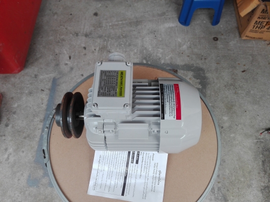 ขายมอเตอร์  Mitsubishi 1HP. 380V  4Pole (มือหนึ่ง) มี 2ตัว