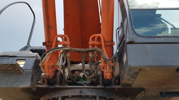 ขายรถแบคโฮ HITACHI ZX250LCN-3 ขายพร้อมหัวกระแทก ใช้งานเพียง 5 พันชั่วโมง