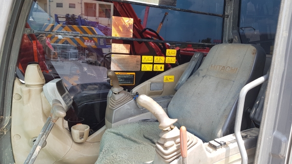 ขายรถแบคโฮ HITACHI ZX250LCN-3 ขายพร้อมหัวกระแทก ใช้งานเพียง 5 พันชั่วโมง