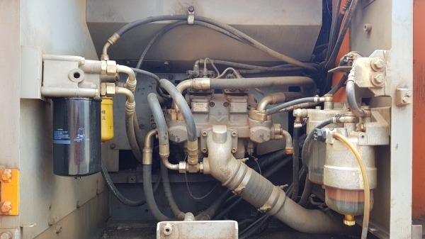 ขายรถแบคโฮ HITACHI ZX250LCN-3 ขายพร้อมหัวกระแทก ใช้งานเพียง 5 พันชั่วโมง