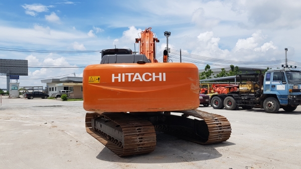 ขายรถแบคโฮ HITACHI ZX250LCN-3 ขายพร้อมหัวกระแทก ใช้งานเพียง 5 พันชั่วโมง
