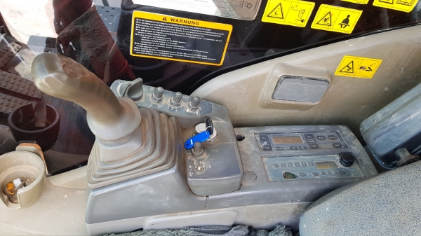 ขายรถแบคโฮ HITACHI ZX250LCN-3 ขายพร้อมหัวกระแทก ใช้งานเพียง 5 พันชั่วโมง